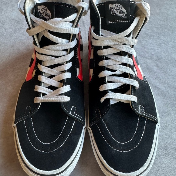 Vans Black and White Skateboard Shoes - Picture 4 of 8